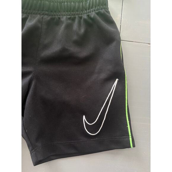 Nike Two Piece Short Set Toddler 24m Neon Green - Picture 2 of 4